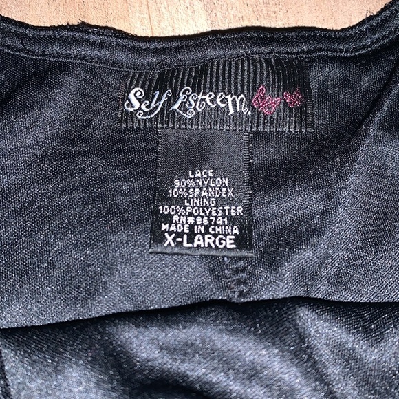 Lace, long sleeve blouse 🖤 - Picture 6 of 7